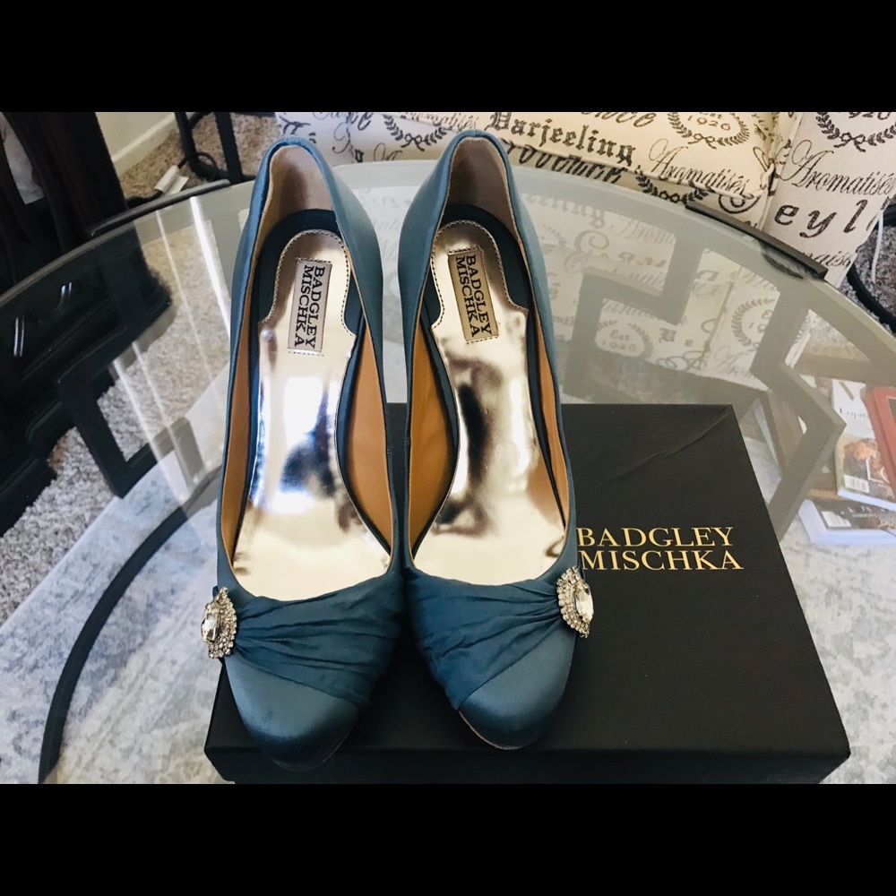 Badgley Mischka Powder Blue Elagant Heels!